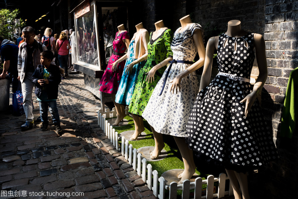 潮流風(fēng)向標(biāo) 卡姆登市場(chǎng)服裝模特及其穿搭風(fēng)格探析